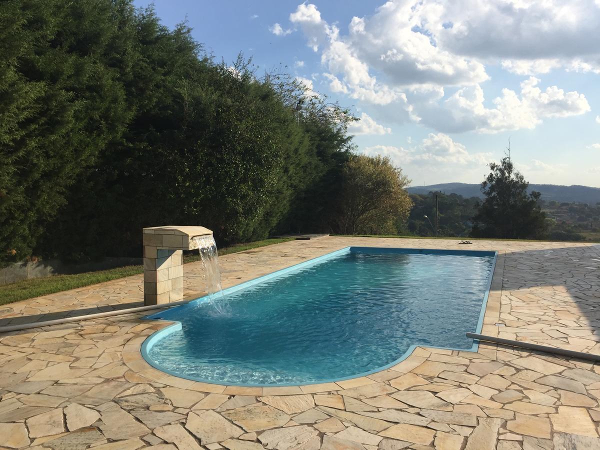 Вилла Linda Chacara Com Piscina Атибая Экстерьер фото