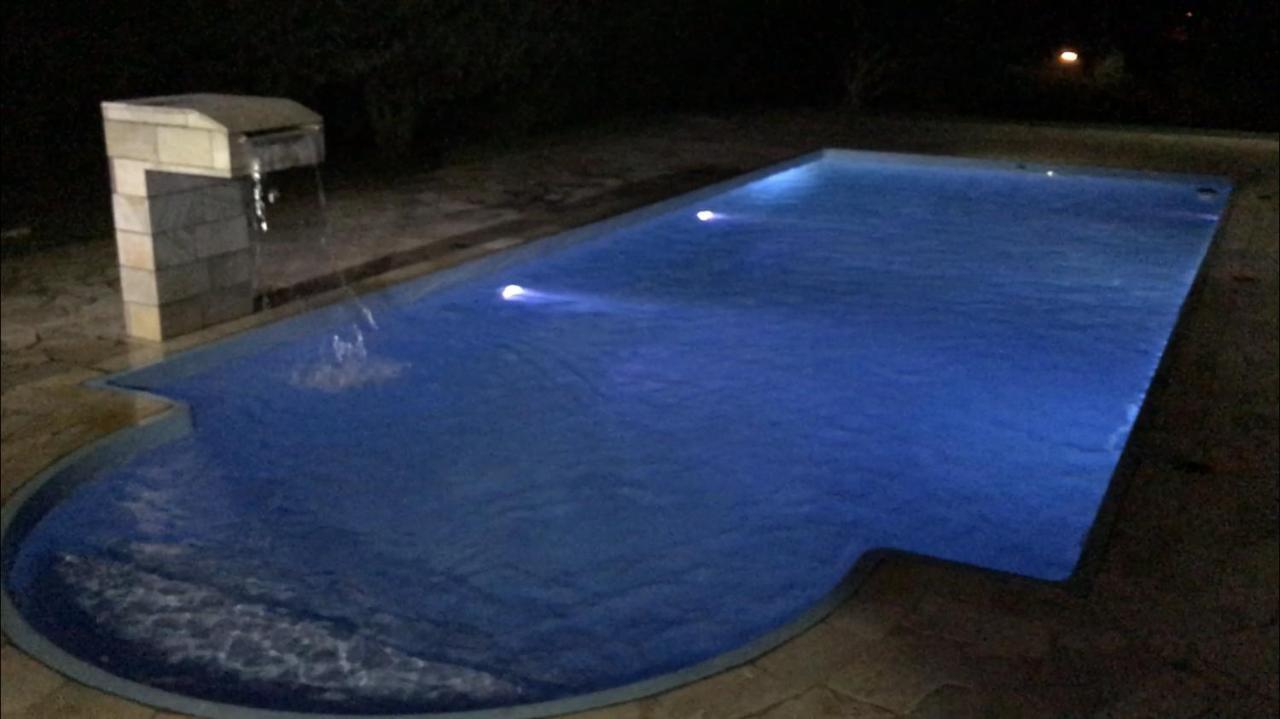 Вилла Linda Chacara Com Piscina Атибая Экстерьер фото